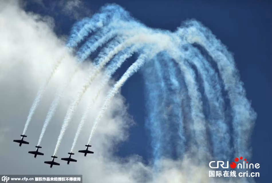 Tất cả sẽ có 120 máy bay các loại tham gia các đợt bay biểu diễn trên không tại hội chợ.