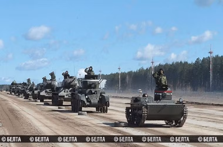 Xem xet vu khi Quan doi Belarus duyet binh 9/5