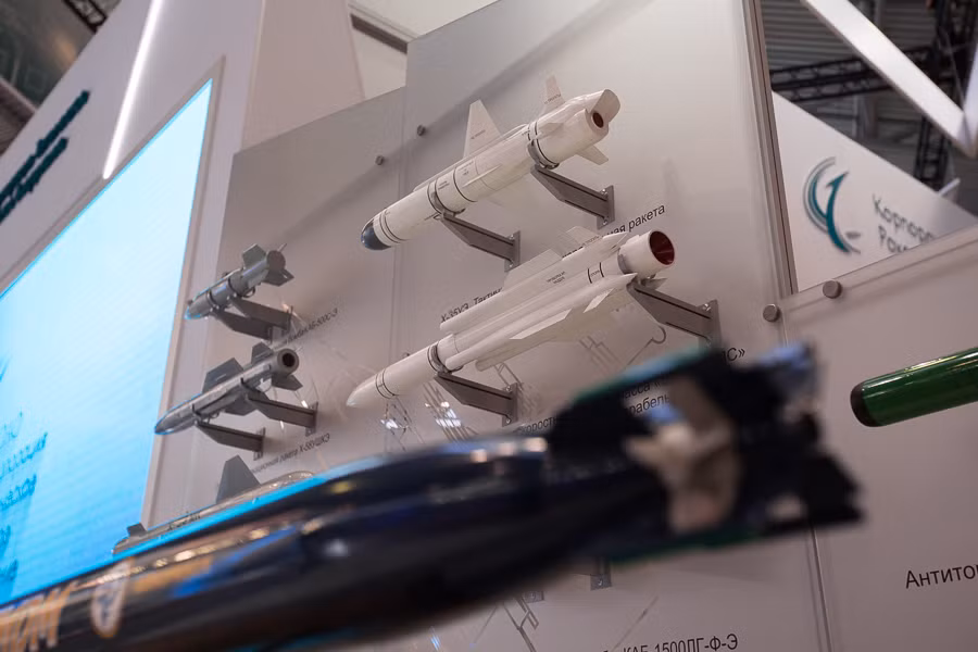 Các tên lửa không đối hạm của Hải quân Nga trưng bày tại triển lãm vũ khí IMDS-2015.