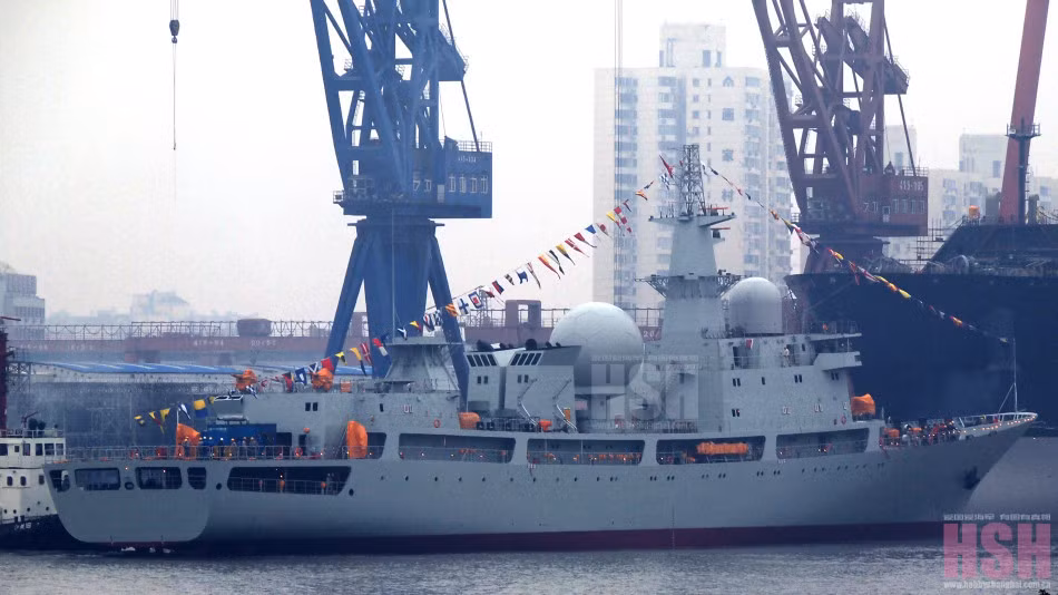 Hệ thống radar trên tàu Type 815G được cho rất nhạy với các tín hiệu radar được phát ra từ hệ thống tác chiến thông minh Aegis, từ máy bay tàng hình F-22 cũng như các tên lửa đạn đạo.