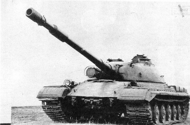 Object 279 là ứng cử viên thay thế cho mẫu xe tăng hạng nặng T-10 được Liên Xô đưa vào trang bị từ năm 1953. Object 279 được nhà máy tăng thiết giáp Kirov thiết kế và chế tạo thử nghiệm theo yêu cầu của các tướng lĩnh Liên Xô lúc đó.