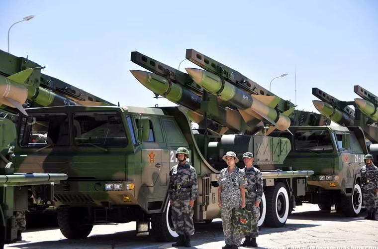 Trung Quốc cũng sẽ giới thiệu hệ thống tên lửa phòng không tầm trung HQ-12 trong cuộc duyệt binh. Loại tên lửa này cũng từng xuất hiện duyệt binh năm 2009. Tổ hợp thiết kế với các bệ phóng tự hành khá đặc biệt, tên lửa được treo dưới ray phóng thay vì đặt phía trên. Kiểu lắp tên lửa này khiến tăng độ rủi ro nếu tên lửa không khởi động. HQ-12 đạt tầm bắn 50km, độ cao hạ mục tiêu 500m đến 25km.