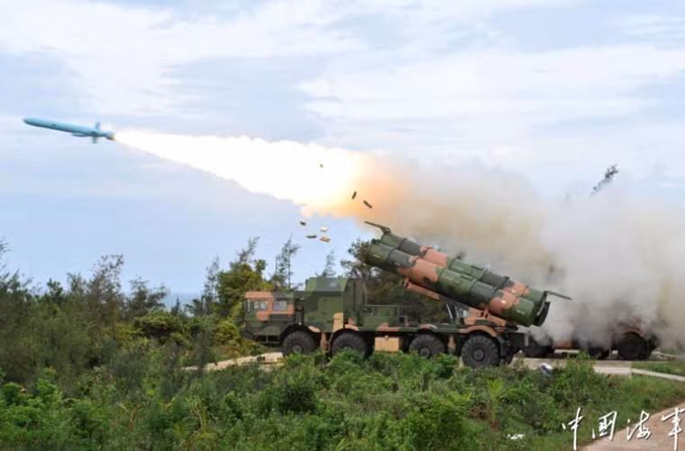 Tên lửa YJ-62 đạt tầm phóng đến 280km, tốc độ bay cận âm 600-800km/h, lắp đầu nổ 300kg đủ khả năng để vô hiệu hóa tàu khu trục cỡ 5.000-7.000 tấn.