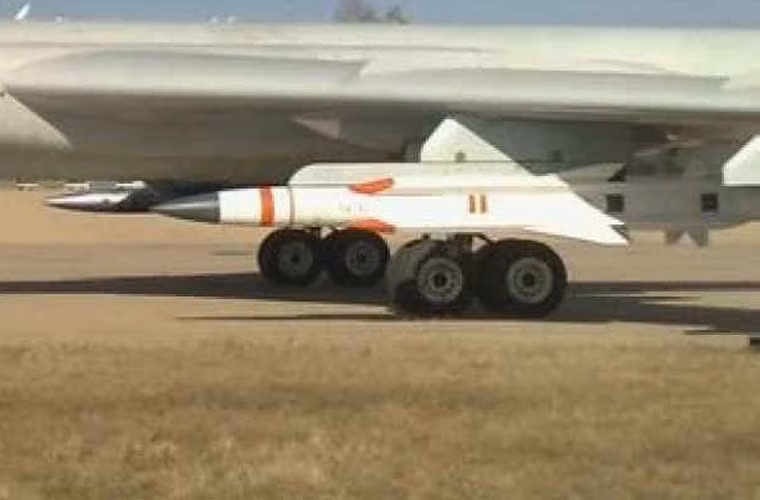 Đặc biệt, đây sẽ là lần đầu tiên tên lửa chống hạm YJ-12 được xuất hiện trong lễ duyệt binh của Quân đội Trung Quốc. Loại tên lửa này được cho là đạt tốc độ hành trình Mach 2-3, cao nhất Mach 4-4,5, tầm bắn 300km.