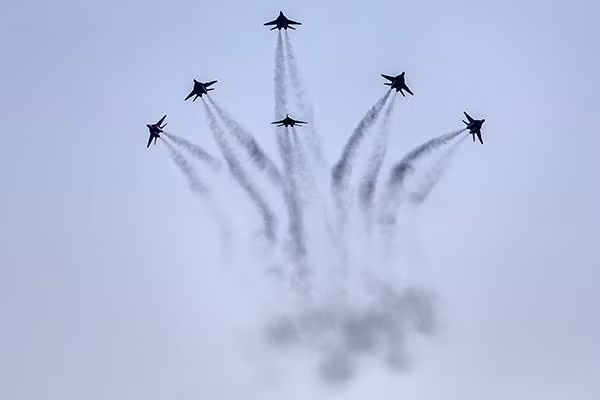 Tỏa ra tứ phía.