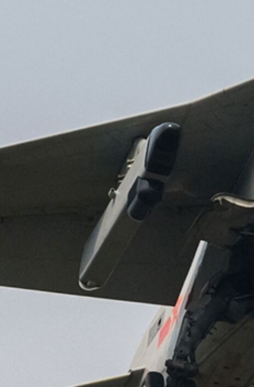 Theo một số nguồn tin thì đây là khí tài tác chiến điện tử thế hệ mới do Trung Quốc tự phát triển, sản xuất. Không loại trừ khả năng, Trung Quốc muốn biến JH-7 thành loại máy bay tấn công điện tử như EA-6B, EA-18G của Mỹ.