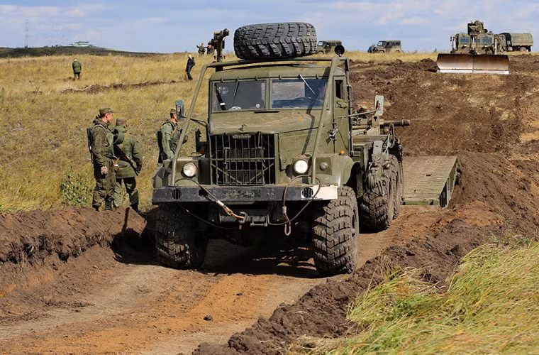 Mặc dù hiện tại Quân đội Nga đã đưa vào trang bị các hệ thống cầu cơ giới tự hành hiện đại hơn như TMM-6 những TMM-3 vẫn tiếp tục được giữ lại phục vụ trong nhiệm huấn luyện binh sĩ.