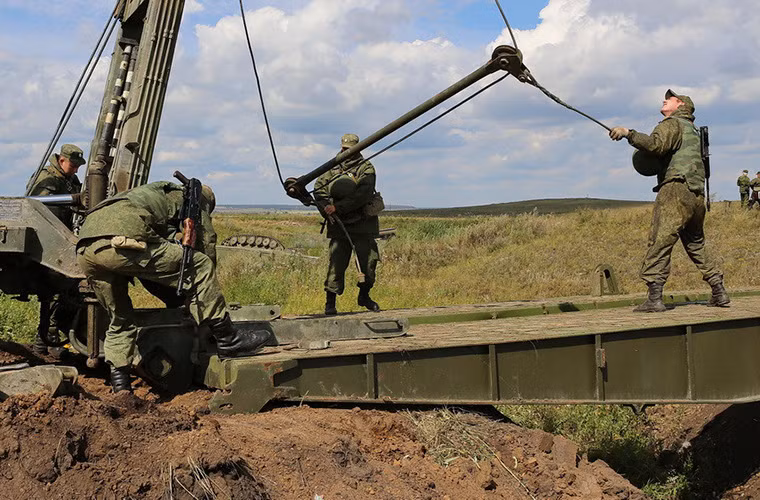 Thời gian triển khai mỗi nhịp cầu của TMM-3 theo quy định sẽ không quá 11 phút với tổ đội từ 3-4 binh sĩ.