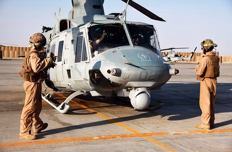 Biến thể trực thăng vận tải đa năng UH-1Y Venom được giới thiệu lần đầu tiên vào năm 2008 và chính thức được trang bị cho Lực lượng Thủy quân Lục chiến Mỹ vào năm 2009. Nó hoạt động chủ yếu là tại hai chiến trường trọng điểm của Quân đội Mỹ vào thời gian đó là Iraq và Afghanistan.
