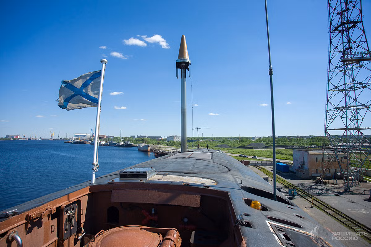 Hình ảnh khoang chỉ huy của tàu ngầm TK-208 Dmitry Donskoy.