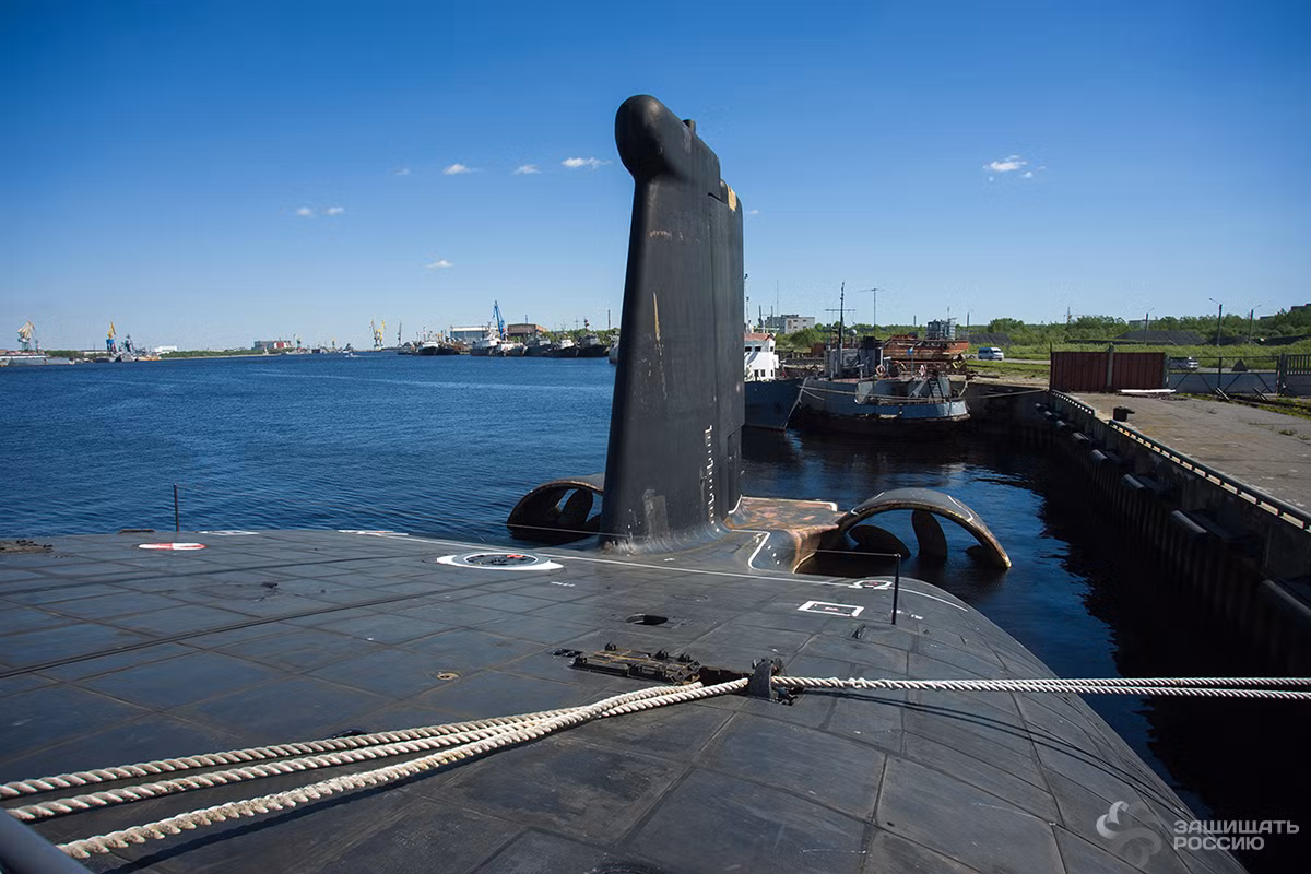 Con tàu đã trải qua nhiều lần đại tu và hiện đại hóa. Ảnh: đuôi và chân vịt cỡ lớn của con tàu khổng lồ.