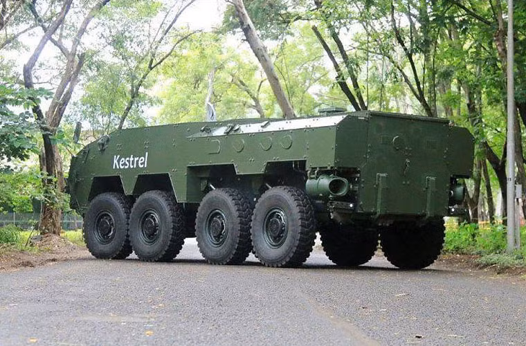 Trong khi đó mô đun phòng vệ có thể được thay thế nhanh chóng trong thời gian ngắn, để nâng cao hoặc giảm cấp độ phòng vệ. Gầm xe được tăng cường bảo vệ trước các vụ nổ mìn theo tiểu chuẩn STANAG cấp 3.