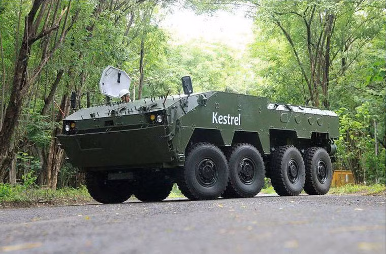 Thiết kế chỗ ngồi có thể giảm ảnh hưởng của bất kỳ ngoại lực nào, tăng cường khả năng bảo vệ cho tổ lái. Toàn bộ hệ thống phòng vệ chống xạ - sinh - hóa (NBC) có thể bảo vệ các binh lính trên xe, cung như bảo đảm xe vẫn có thể có khả năng hoạt động tại khu vực nhiễm bẩn.