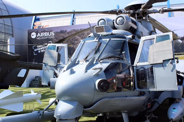 Trực thăng vận tải đa năng H22M Caracal cũng do Airbus phát triển.