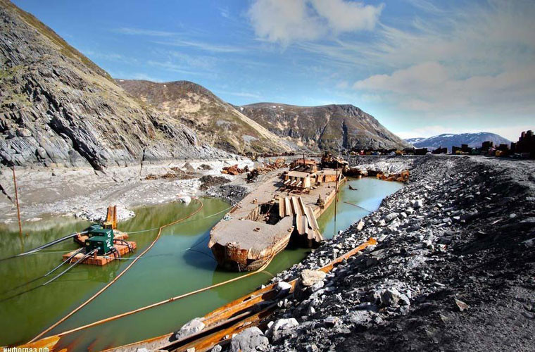 Ảnh chụp thời điểm toàn bộ thượng tầng tàu tuần dương đã được tháo bỏ, chỉ còn lại các tháp pháo 152mm và 100mm.