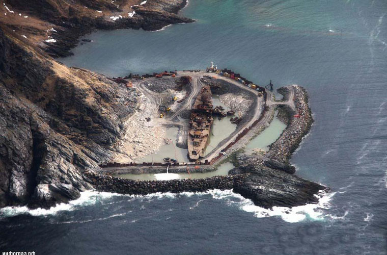 Tháng 4/2012, nước biển trong khu vực tàu đắm rút hết và khi đó công tác tháo dỡ bắt đầu.