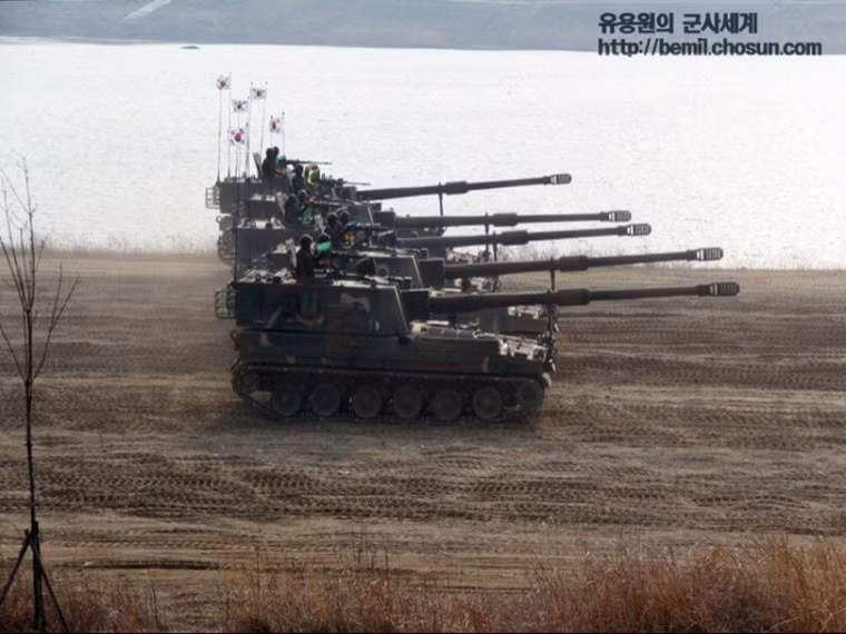 Ngoài ra còn có sự tham dự của các hệ thống pháo tự hành K9 Thunder.