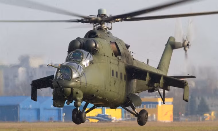 Tiếp theo đó là trực thăng tấn công huyền thoại của Nga Mil Mi-24/35 hiện có 897 chiếc đang hoạt động, đứng hàng thứ 8, phục vụ cho khoảng 54 quốc gia.