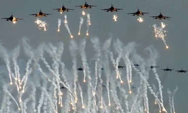 Tính đến cuối tháng 6/2014, loại chiến đấu cơ 1 động cơ này đã phục vụ tại 28 quốc gia trên thế giới.