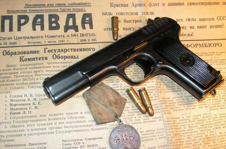 Súng lục TT có thể bắn loại đạn tròn tiêu chuẩn, đạn vạch đường, đạn cháy và đạn xuyên giáp. Nó thiếu sức mạnh ở tầm xa nhưng có độ chính xác tương đối cao.