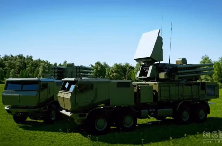 Trong đó, Pantsir-SM là biến thể mà Nga đang phát triển, nó loại bỏ 2 khẩu pháo 30mm, thay vào đó tăng số lượng tên lửa lên tới 24 quả.