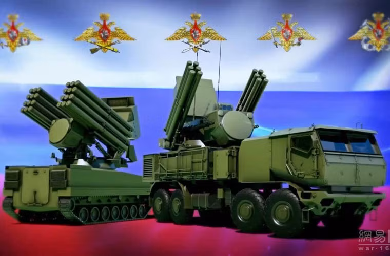 Hình ảnh cho thấy, tổ hợp Pantsir-SM (ảnh trái) có thể được lắp trên khung bệ bánh xích.