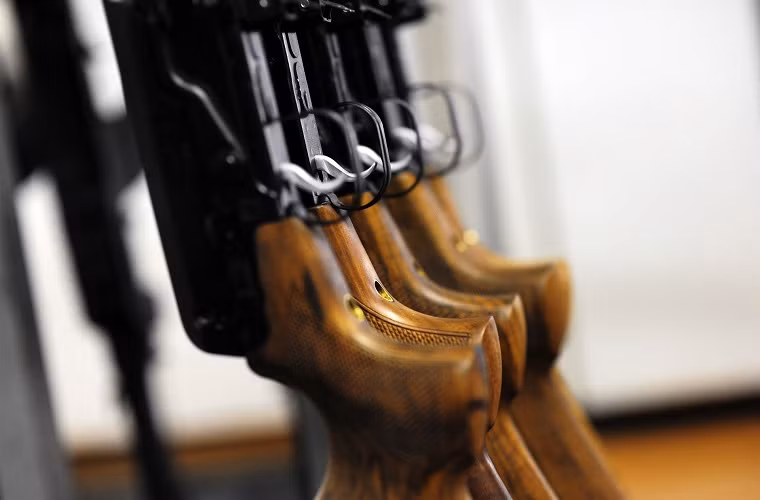 Bất chấp sự cạnh tranh gây gắt từ các mẫu súng trường tấn công khác, nguyên mẫu súng trường tấn công của Kalashnikov đã vượt qua vòng loại đầu tiên và sau đó là được chọn cho đợt thử nghiệm cuối cùng.