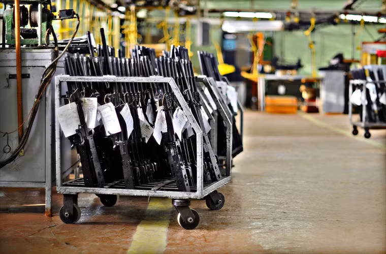 Dieu it ai biet ve sung truong tan cong AK