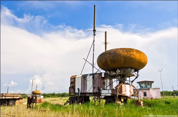 Một tổ hợp radar bị bỏ lại ở Sormovo.