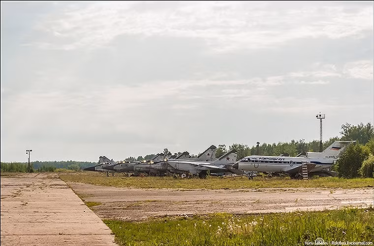 Khu vực tập kết máy bay quân sự cũ ở Sormovo nhìn từ xa.