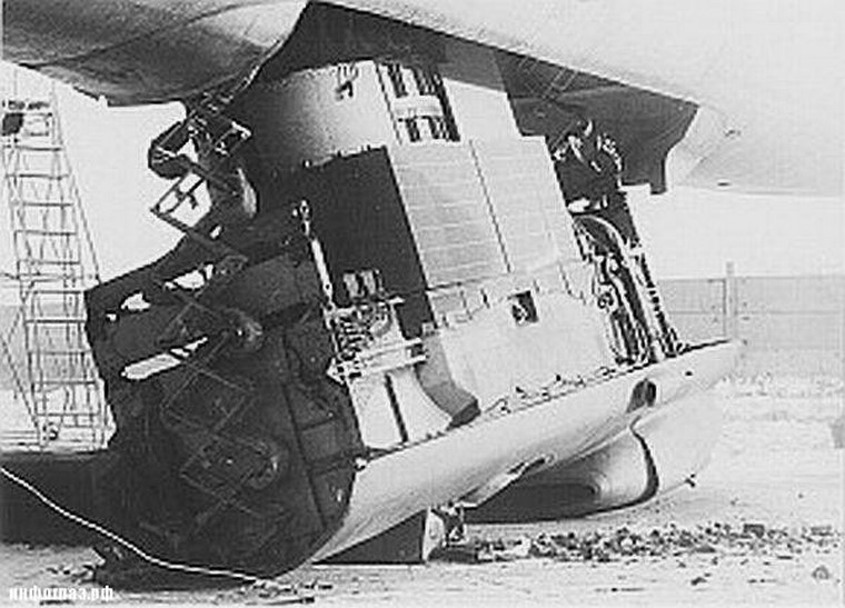 Lò phản ứng được tháo ra và cài đặt vào thân máy bay. Một số nguồn tin cho biết, vào năm 1961, loại máy bay này đã thực hiện ít nhất 34 chuyến bay.