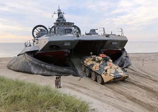 Hiện Hải quân Nga đang sở hữu hai chiếc tàu đổ bộ đệm khí lớp Zubr.