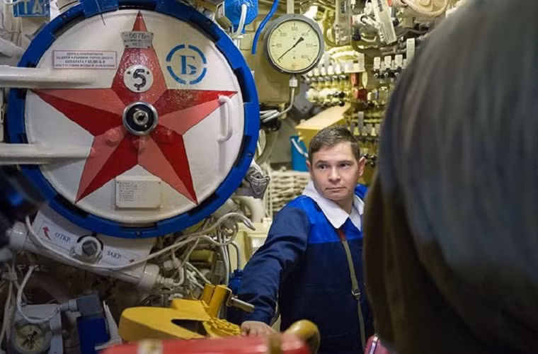 Bên trong khoang phóng ngư lôi trên tàu ngầm hạt nhân K-456 Tver.