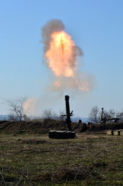 Khai hỏa súng cối.