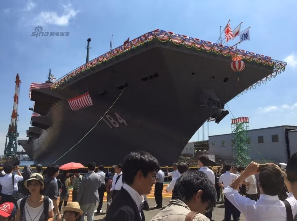 Đây là lớp tàu chiến lớn nhất của Nhật Bản được đóng kể từ sau chiến tranh thế giới thứ hai.