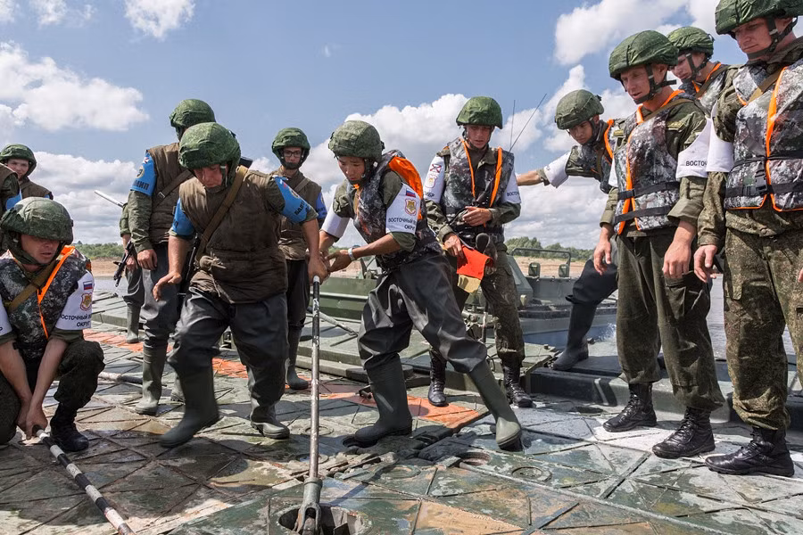 Ngoài phần thi này còn có các phần thi khác, đặc biệt là cuộc so tài tìm ra vua tăng Tank Biathlon.