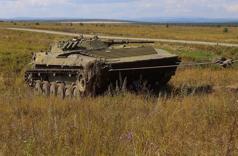 Sau một lúc chiếc BMP-1 đã được kéo ra khỏi khu vực gặp sự cố.