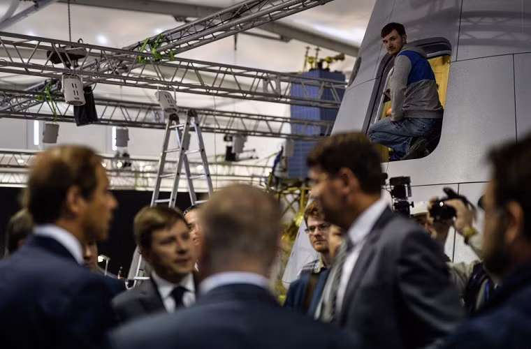 Theo ước tính của ban tổ chức MAKS-2015 sẽ có khoảng 400.000 lượt khách đến tham quan triển lãm hàng không thường niên lớn nhất của Nga lần này.