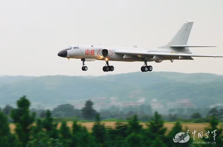 Đây không phải là lần đầu tiên Không quân Trung Quốc điều động phi đội H-6K tham gia một cuộc tập trận trên biển. Tuy nhiên việc Không quân Trung Quốc bắt đầu vượt qua chuỗi đảo thứ nhất của Mỹ lại là tín hiệu xấu cho Washington.