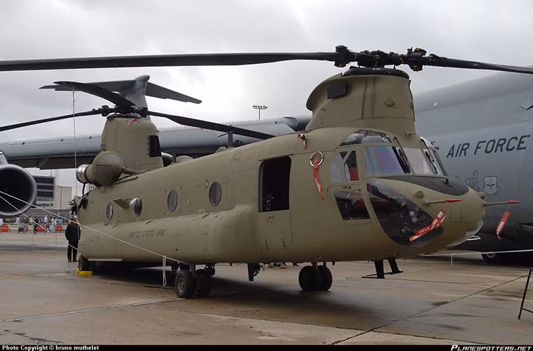 Trực vận tải hạng nặng Boeing CH-47 Chinook là một trong những dòng trực thăng vận tải có lịch sử hoạt động lâu đời nhất của Quân đội Mỹ. Nó được đưa vào hoạt động từ đầu những năm 1960 cho đến nay sau nhiều lần được nâng cấp với nhiều biến thể khác nhau. Dự kiến, Quân đội Mỹ vẫn sẽ tiếp tục sử dụng CH-47 trong giai đoạn từ nay cho đến năm 2060 với số lượng hiện tại 500 chiếc.