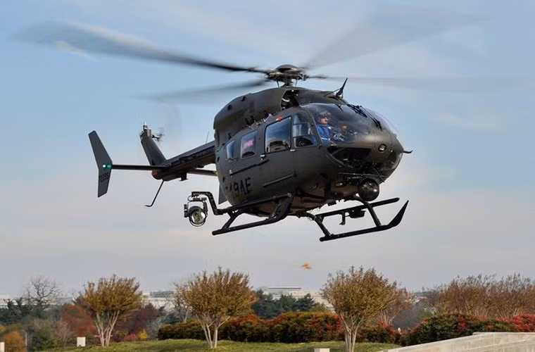 UH-72A Lakot được trang bị hai động cơ Turbomeca Arriel 1E2 cho tốc độ bay tối đa là 269km/h và tầm hoạt động hiệu quả là 685km. Do được phát triển để thay thế OH-58 nên UH-72A cũng có thể được sử dụng như trực thăng trinh sát và hỗ trợ hỏa lực mặt đất với hệ thống vũ khí tùy chọn.