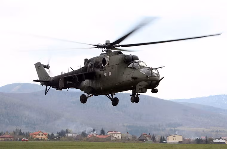 Trực thăng tấn công Mi-24: Quân đội Mỹ hiện sở hữu khoảng 3 chiếc trực thăng tấn công Mi-24 không rõ biến thể có nguồn gốc từ Đông Đức. Số trực thăng này được Mỹ sử dụng cho các hoạt động thử nghiệm và đào tạo.