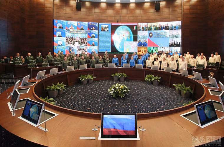 Trung tâm chỉ huy quốc phòng này chính thức bắt đầu làm nhiệm vụ trực chiến từ ngày 1/12/ 2014. Dự kiến, cơ quan sẽ hoạt động hết công suất trong năm 2015.