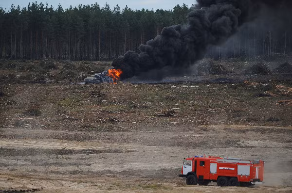 Ngay sau đó lực lượng cứu hộ khẩn cấp Nga đã điều động các xe chữa cháy cùng lực lượng cứu hộ tới hiện trường.