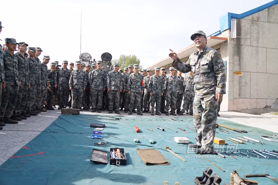 Dot nhap truong day sua xe tang cua Trung Quoc-Hinh-10