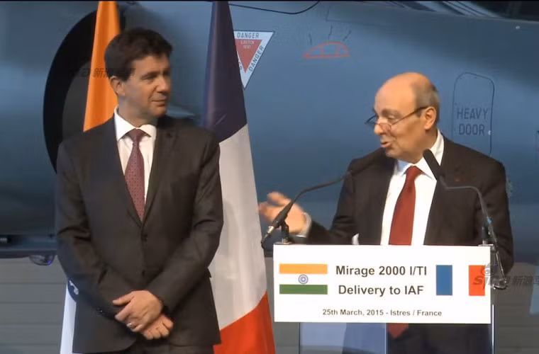 Trong lần bàn giao này, Pháp sẽ chuyển 2 chiếc Mirage 2000 một chỗ ngồi và 2 chỗ ngồi cho Không quân Ấn Độ.