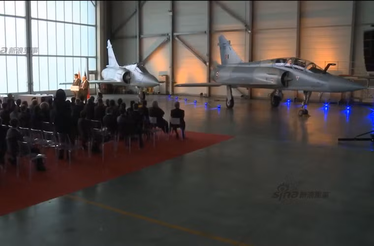 Chương trình nâng cấp Mirage 2000 bao gồm việc lắp đặt radar điều khiển hỏa lực RDY 2, hệ thống điện tử hàng không mới, có khả năng bắn tên lửa đối không tiên tiến MICA. Sau khi nâng cấp, thời gian phục vụ của Mirage 2000 sẽ kéo dài thêm 10-15 năm.