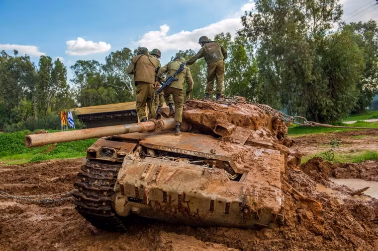 Xe tăng Merkava MK3 Israel sở hữu pháo nòng trơn 120 mm nhỏ hơn pháo của T-72, đồng thời có tháp pháo thiết kế hình hộp thay vì hình tròn như T-72. Hơn nữa trong biên chế của quân đội Israel đến nay được cho là hoàn toàn không có loại tăng T-72.