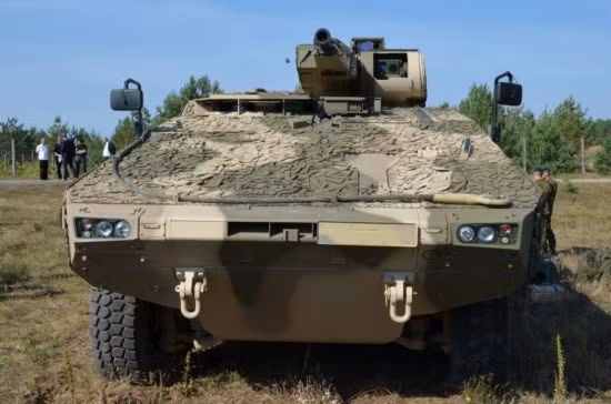 Thậm chí theo Jane's, khi pháo hết đạn thì có thể tháo ra khỏi tháp pháo để lắp súng máy đồng trục 7.62 mm hoặc súng phóng lựu đảm bảo cho Boxer tiếp tục chiến đấu.