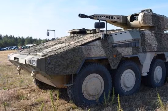 Cấu hình xe thiết giáp Boxer lắp pháo 30mm của Puma như này được KMW tiết lộ lần đầu vào tháng 2/2015. Tạp chí Jane's cho biết, pháo lắp trên Boxer còn có thể bắn được cả loại đầu đạn nổ không cần tiếp xúc (ABM).